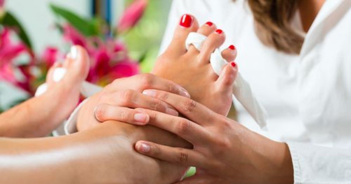 massage-des-pieds-et-pose-de-vernis-au-spa-7069-1200-630